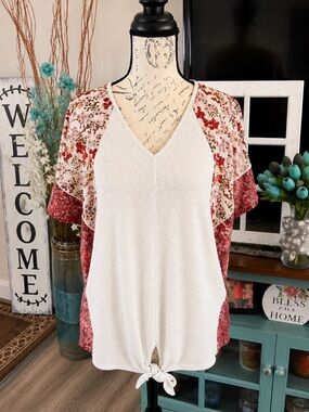 Andthewhy Ivory Knit V-Neck Tunic with Red Floral Raglan Sleeves Small